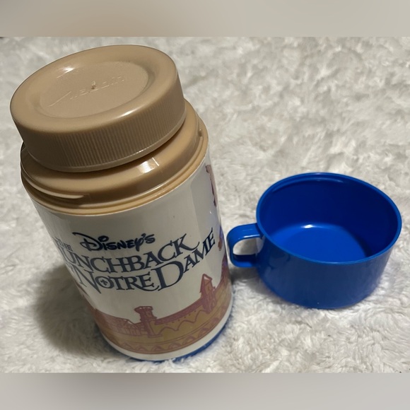 Vintage 90’s Disney Hunchback of Notre Dame Aladdin Lunchbox Thermos - Picture 6 of 7